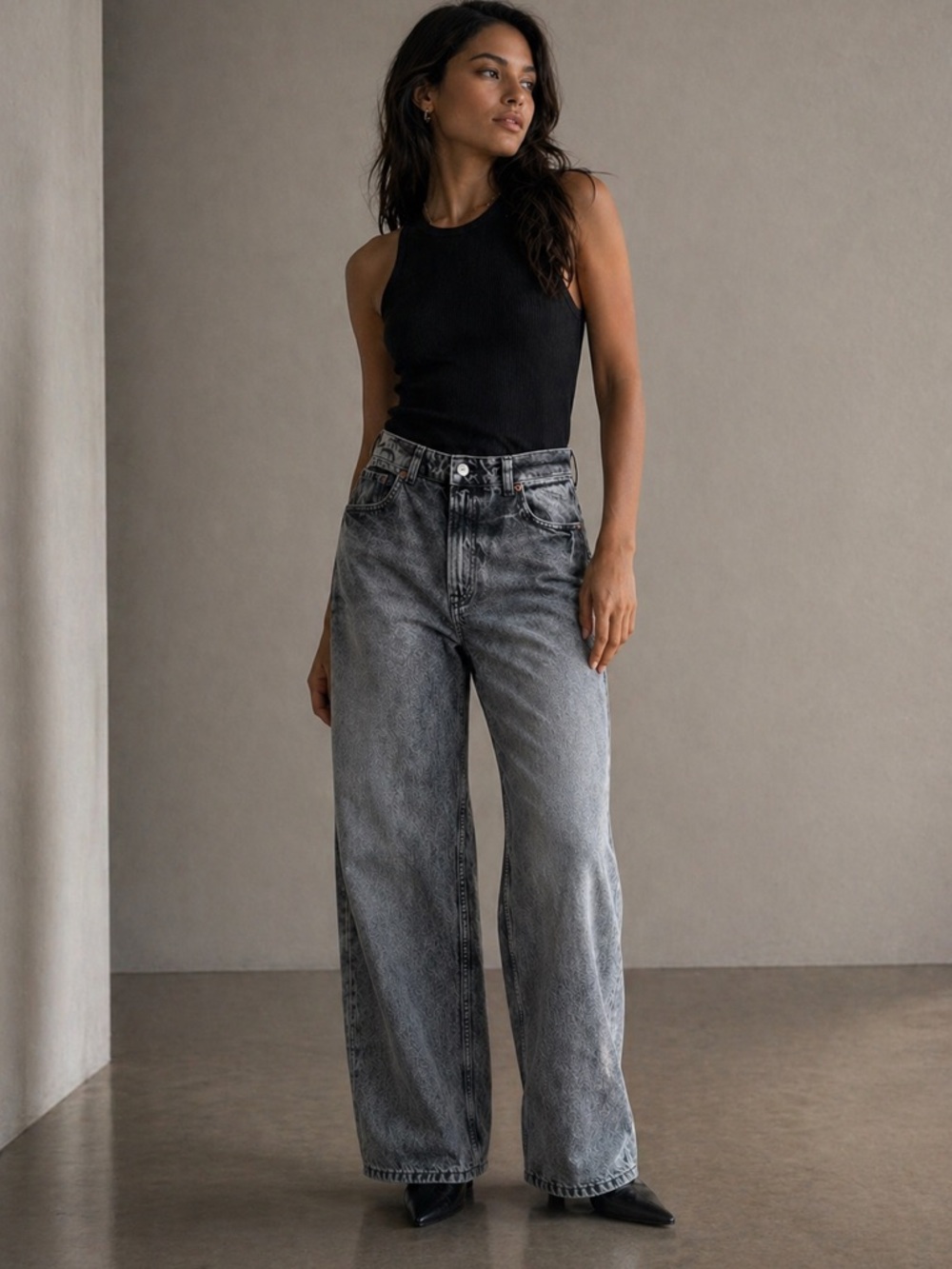 H&M Black Acid Wash Straight Leg Jeans High Rise Size 4 Wide Leg Denim
